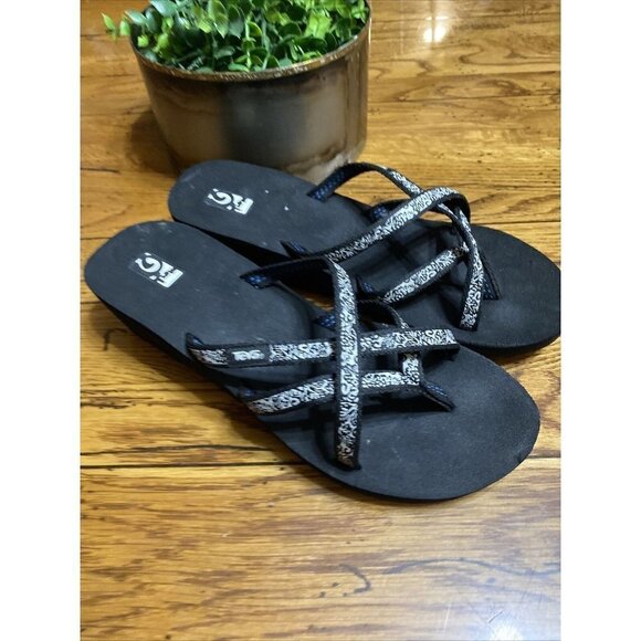 Teva Women's Mush Mandalyn Ola Flip Flop Size 10 Black Floral Strappy Wedge - Picture 1 of 7